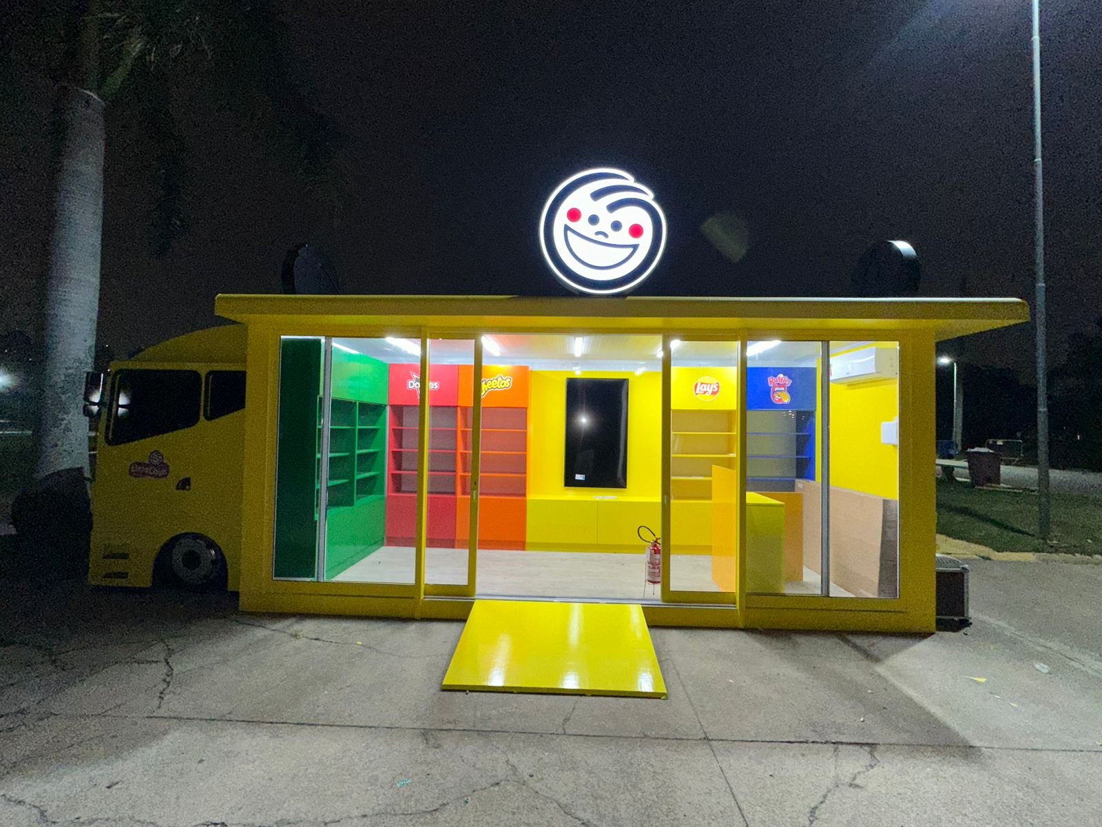 Pop-up Store Elma Chips - Popup Store Truck Elma Chips 50anos Villa Lobos Minimundi Ooh Especial Cenografia Ativacao De Marc 4